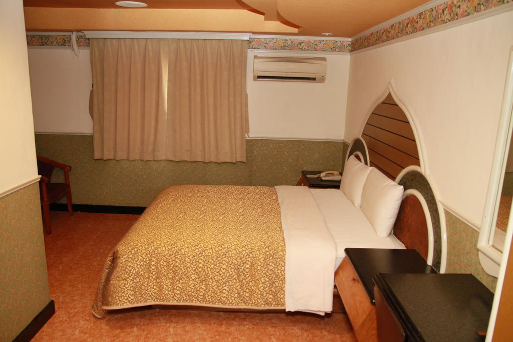 Ti Hwa Hotel Taipei Extérieur photo